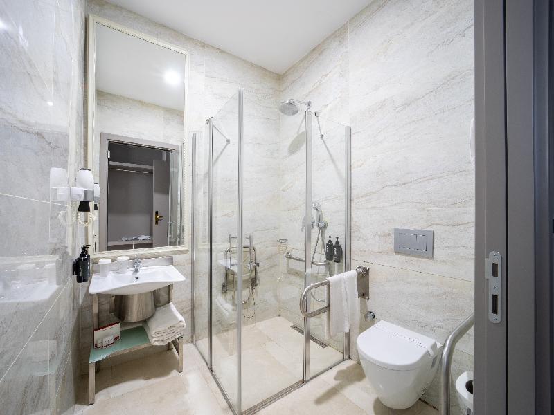 Ramada Plaza By Wyndham Istanbul Ataköy image