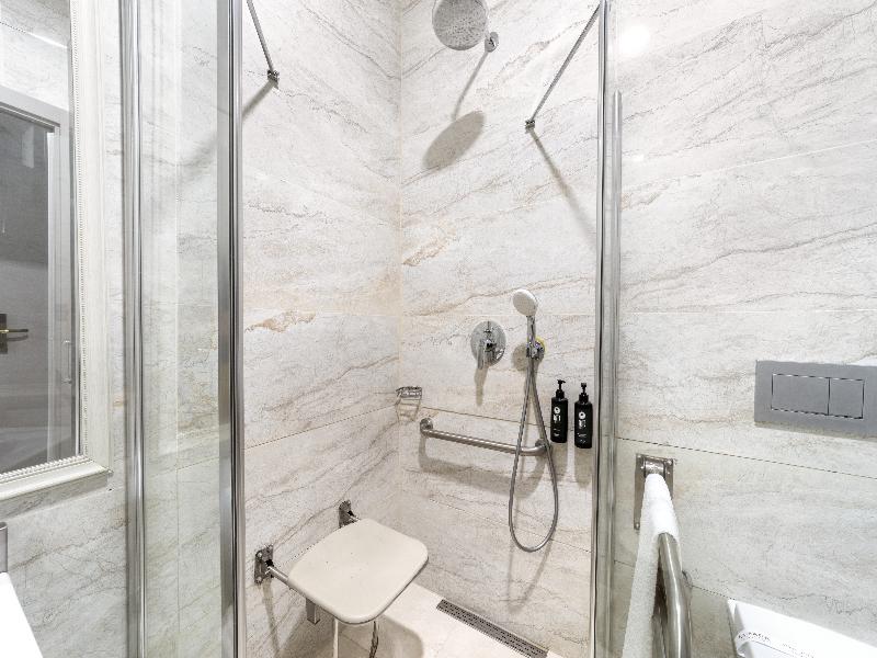 Ramada Plaza By Wyndham Istanbul Ataköy image