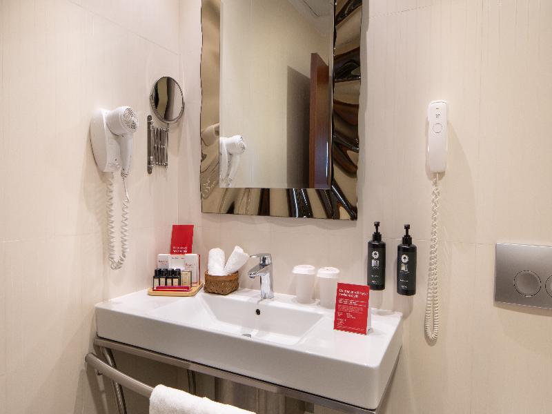 Ramada Plaza By Wyndham Istanbul Ataköy image