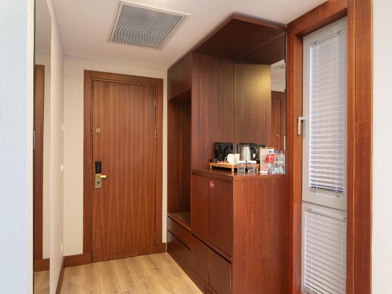 Ramada Plaza By Wyndham Istanbul Ataköy image