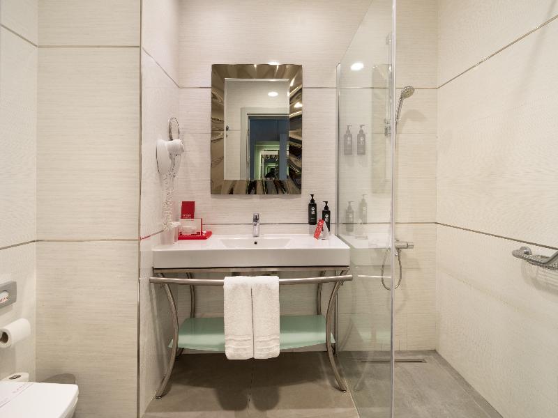 Ramada Plaza By Wyndham Istanbul Ataköy image
