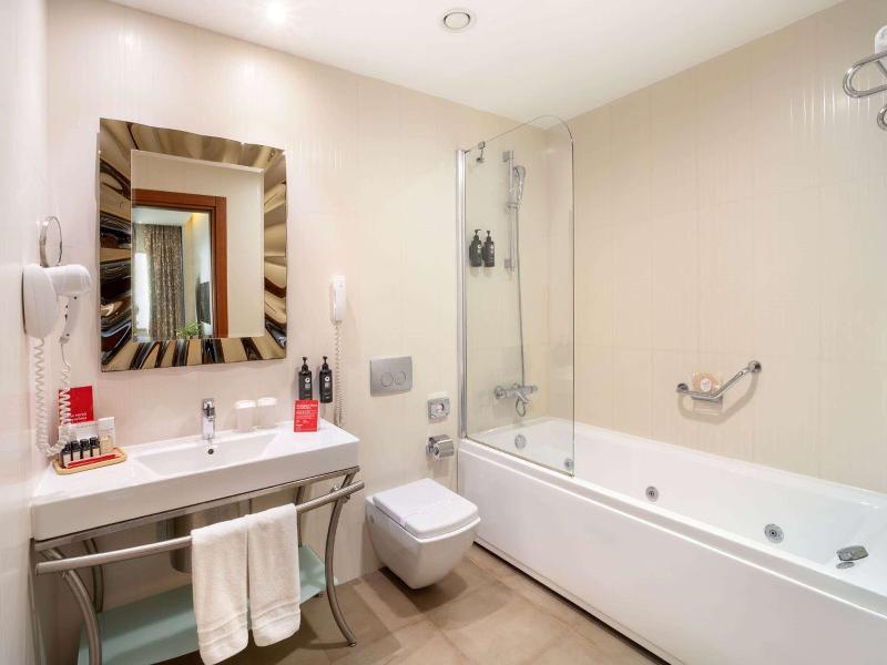 Ramada Plaza By Wyndham Istanbul Ataköy image