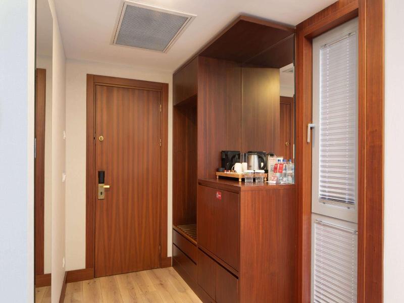 Ramada Plaza By Wyndham Istanbul Ataköy image