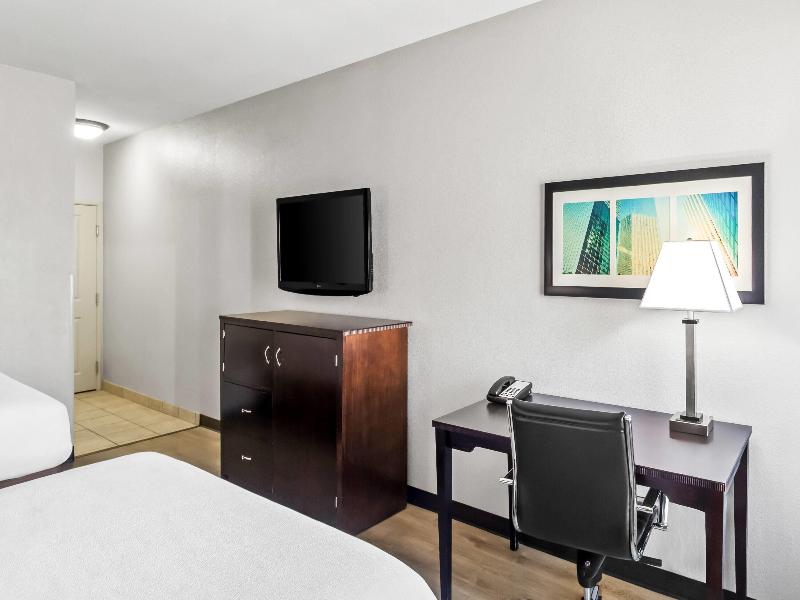 La Quinta Inn & Suites Energy Corner image