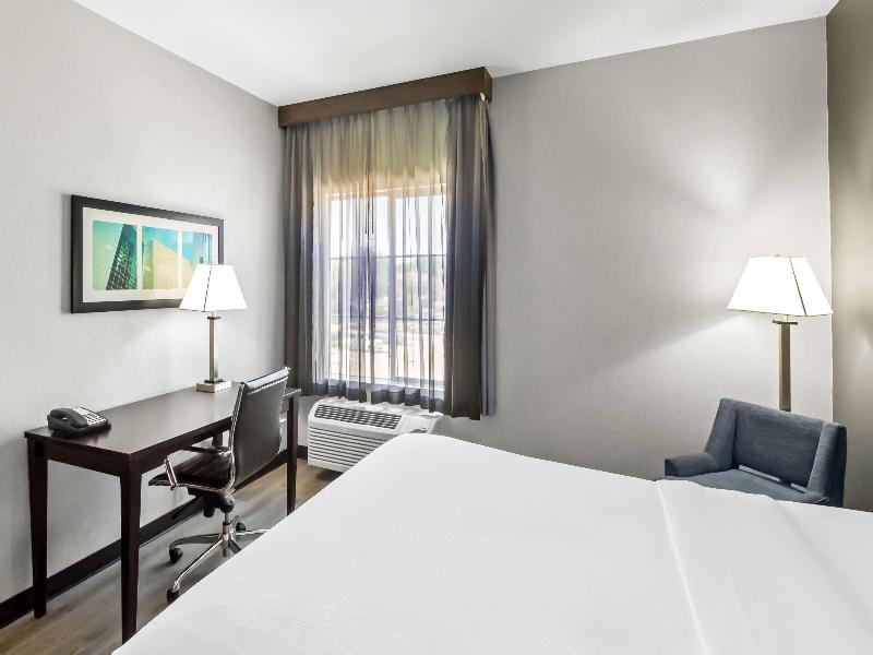 La Quinta Inn & Suites Energy Corner image