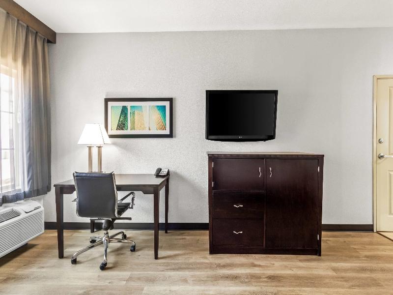 La Quinta Inn & Suites Energy Corner image