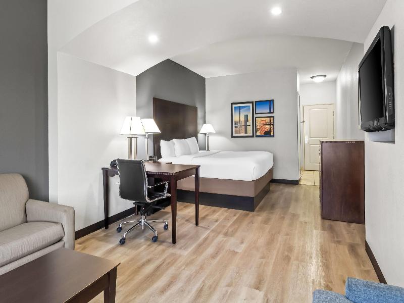 La Quinta Inn & Suites Energy Corner image