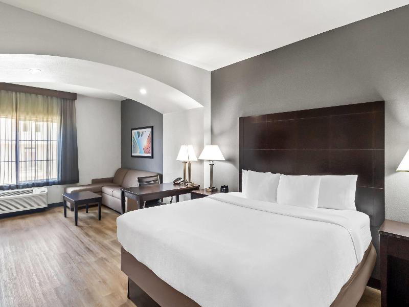 La Quinta Inn & Suites Energy Corner image