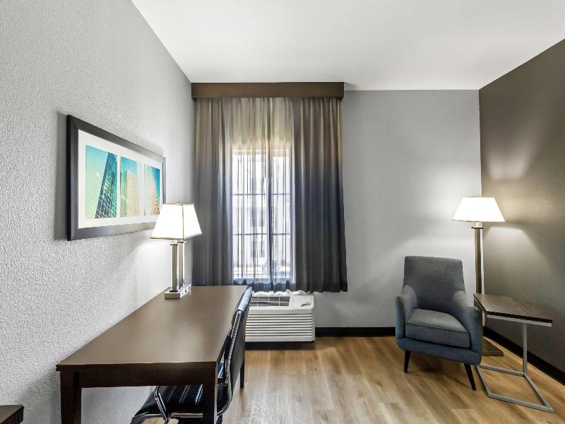 La Quinta Inn & Suites Energy Corner image