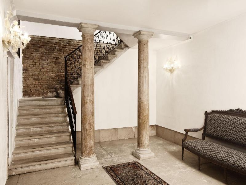 Ca'Bragadin image