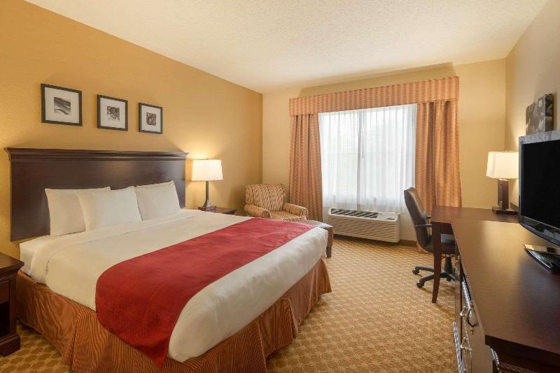Country Inn & Suites by Radisson, Port Orange-Dayt image