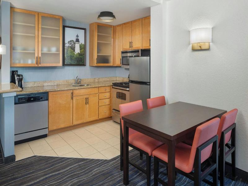 SUITE TWO DOUBLE BEDS — photo 15