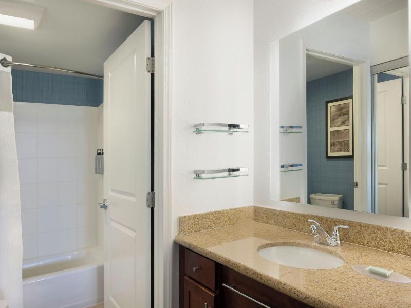 SUITE TWO DOUBLE BEDS — photo 17