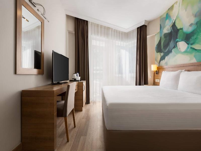 Wyndham Garden Lara image