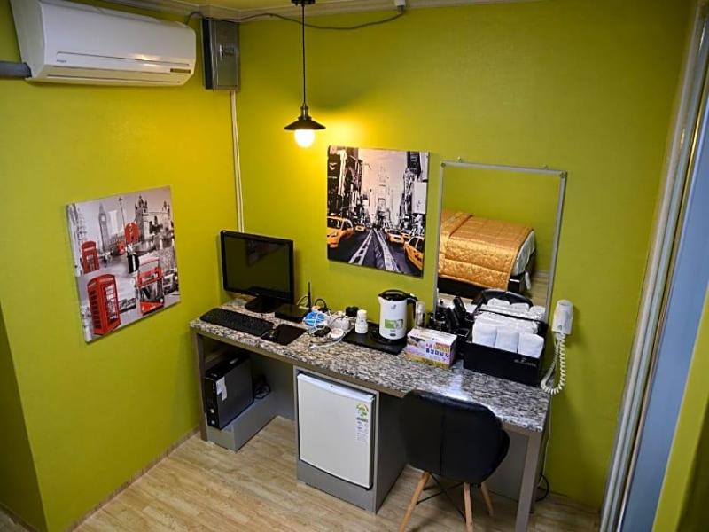 Business Hotel Busan Station image