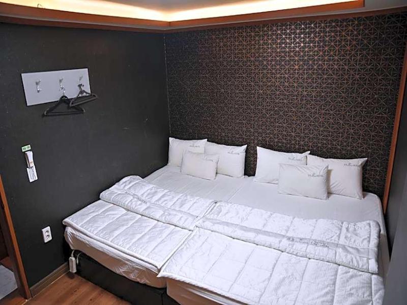 Business Hotel Busan Station image
