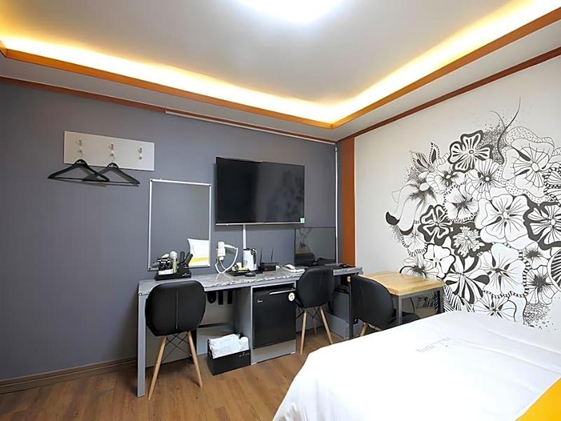 Business Hotel Busan Station image