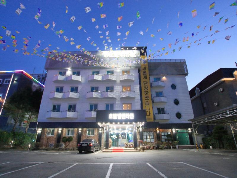 Valentine Hotel image