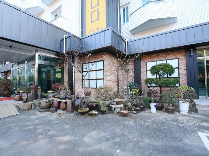 Valentine Hotel image