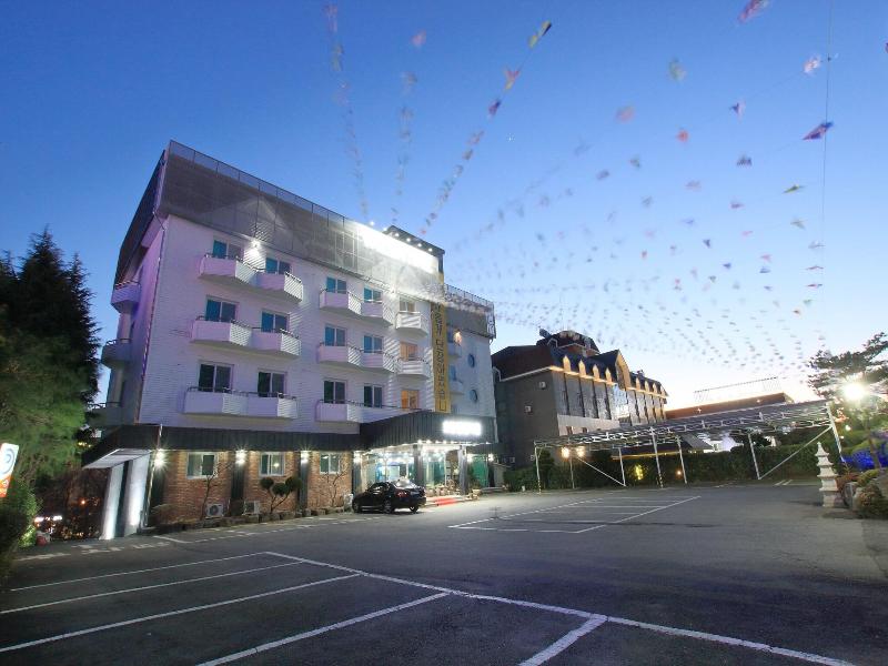 Valentine Hotel image