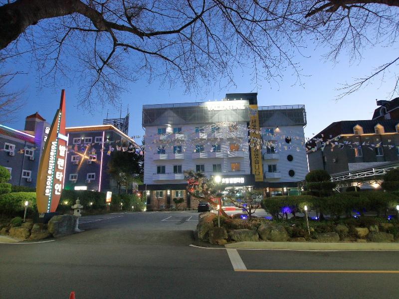 Valentine Hotel image