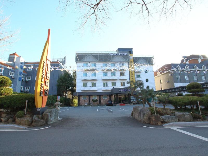 Valentine Hotel image