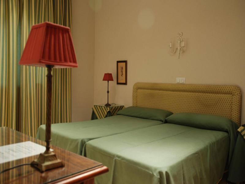 Hostal Restaurante León image