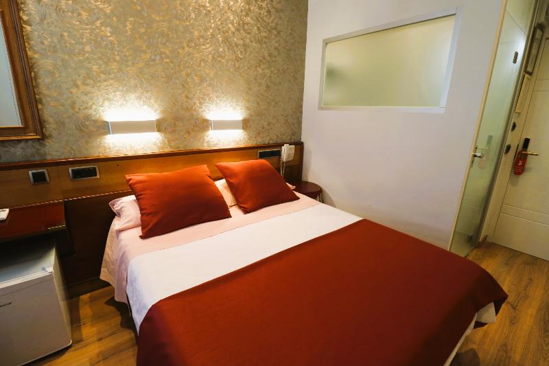 Hostal Hispano-Argentino Gran Via image