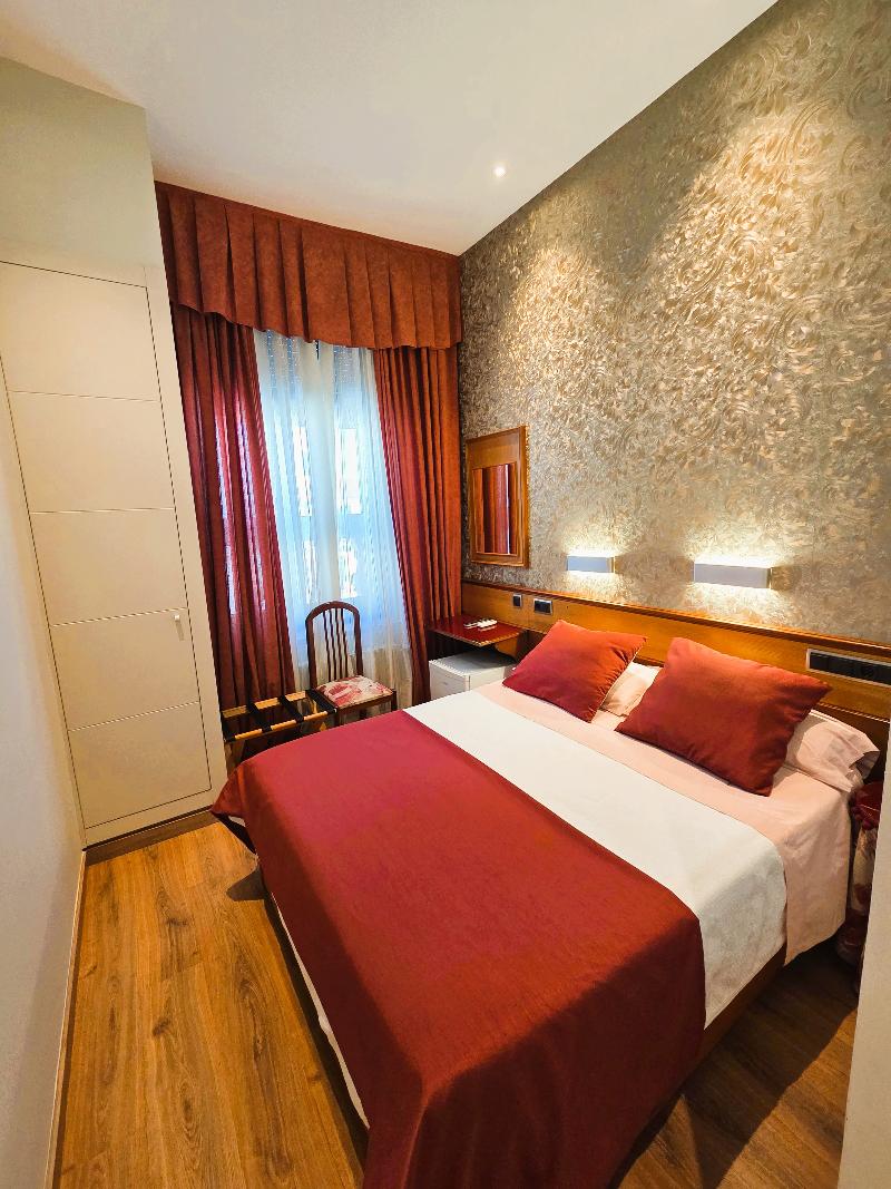 Hostal Hispano-Argentino Gran Via image