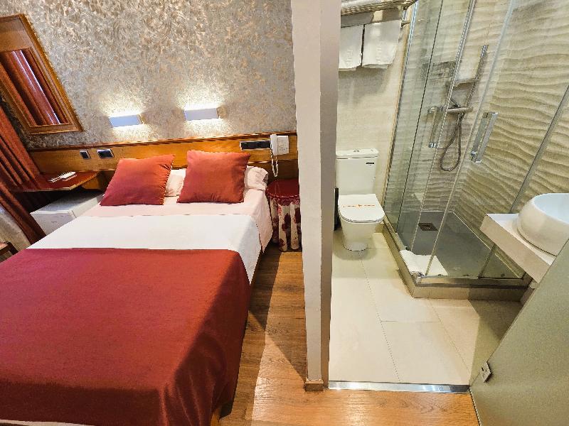 Hostal Hispano-Argentino Gran Via image