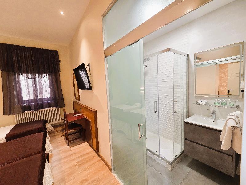Hostal Hispano-Argentino Gran Via image