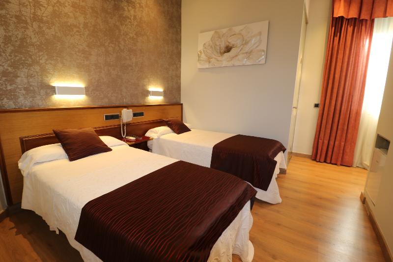 Hostal Hispano-Argentino Gran Via image