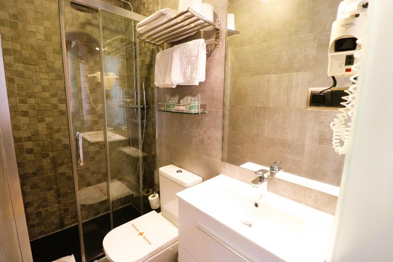 Hostal Hispano-Argentino Gran Via image