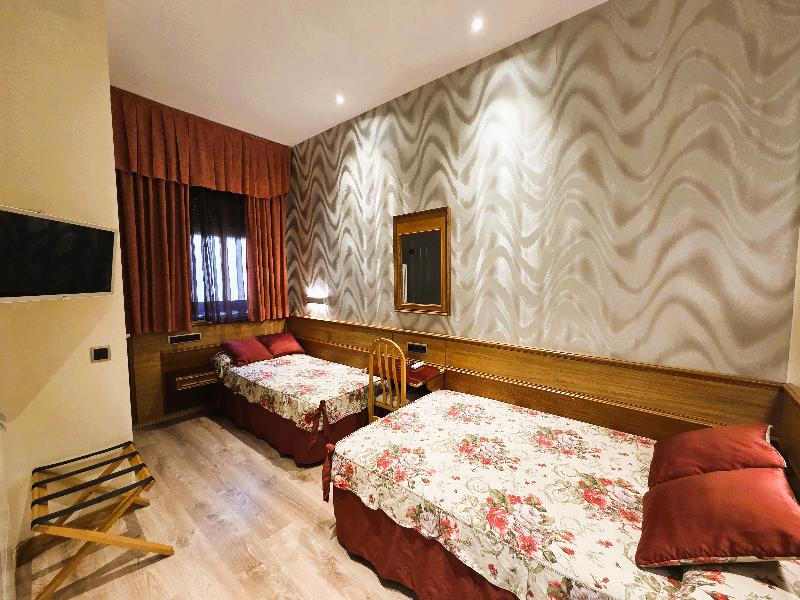 Hostal Hispano-Argentino Gran Via image