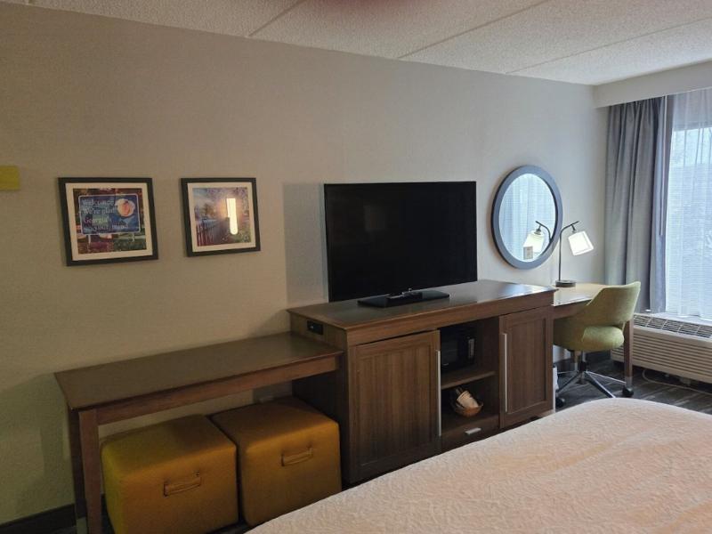 Hampton Inn Commerce image