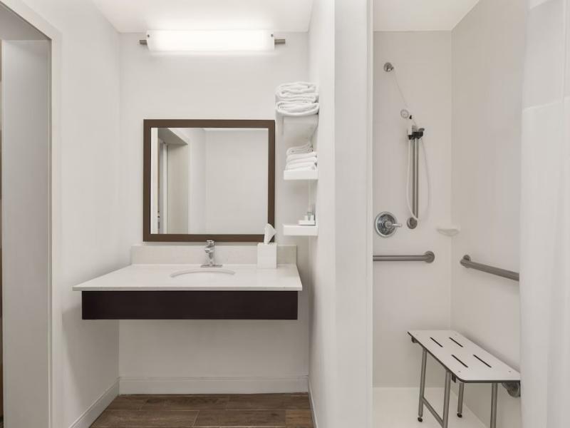 Hampton Inn Commerce image