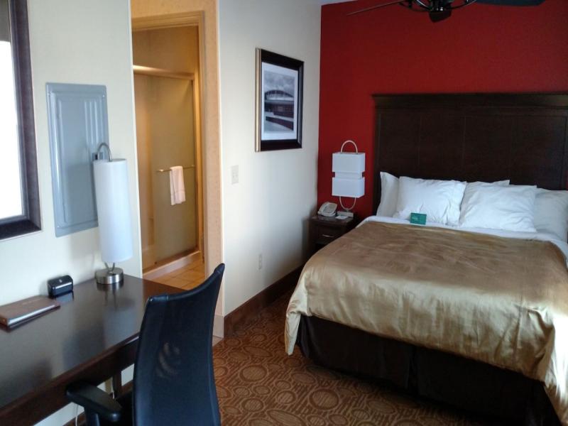 STUDIO KING SIZE BED