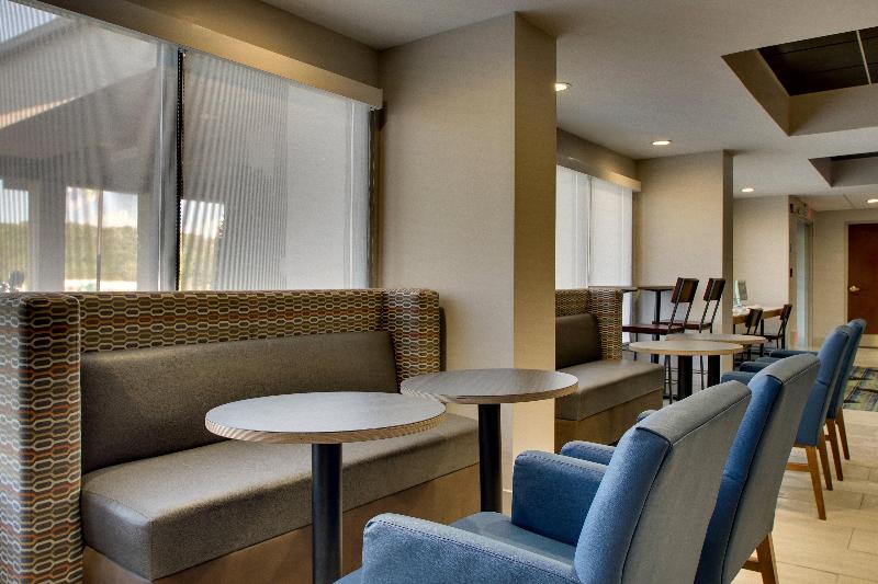 Holiday Inn Express Horse Cave image