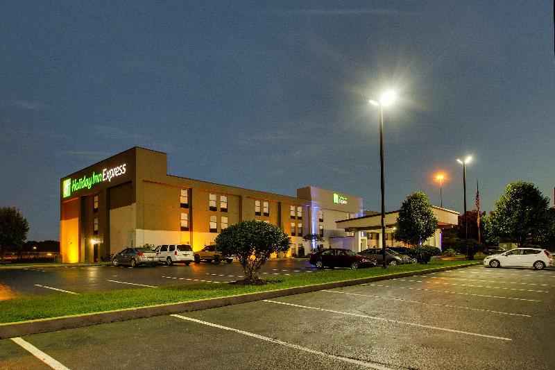 Holiday Inn Express Horse Cave image