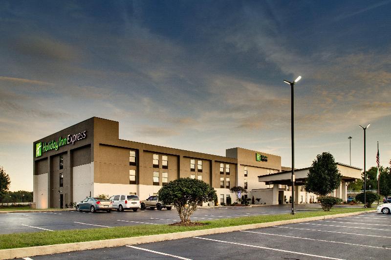 Holiday Inn Express Horse Cave image