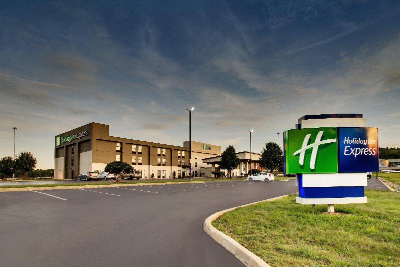 Holiday Inn Express Horse Cave image