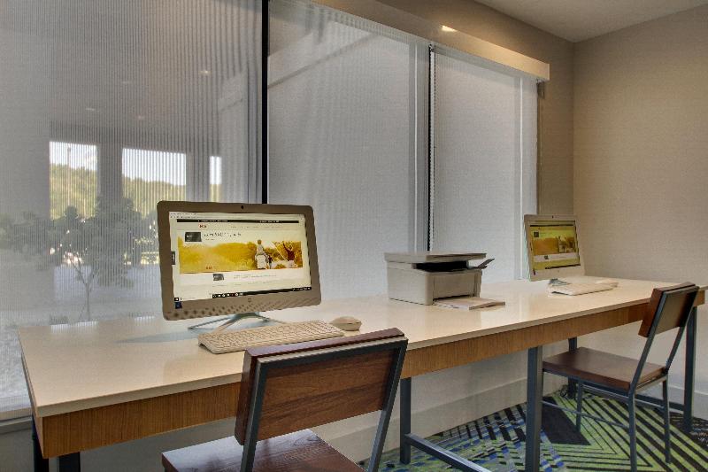 Holiday Inn Express Horse Cave image
