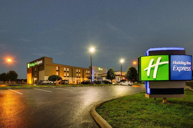 Holiday Inn Express Horse Cave image