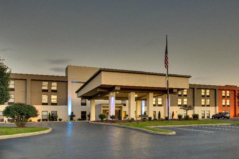 Holiday Inn Express Horse Cave image