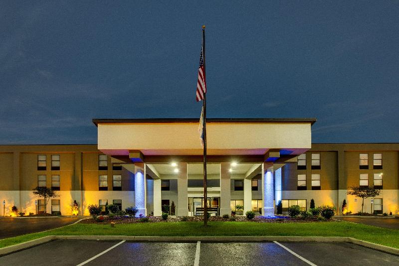 Holiday Inn Express Horse Cave image