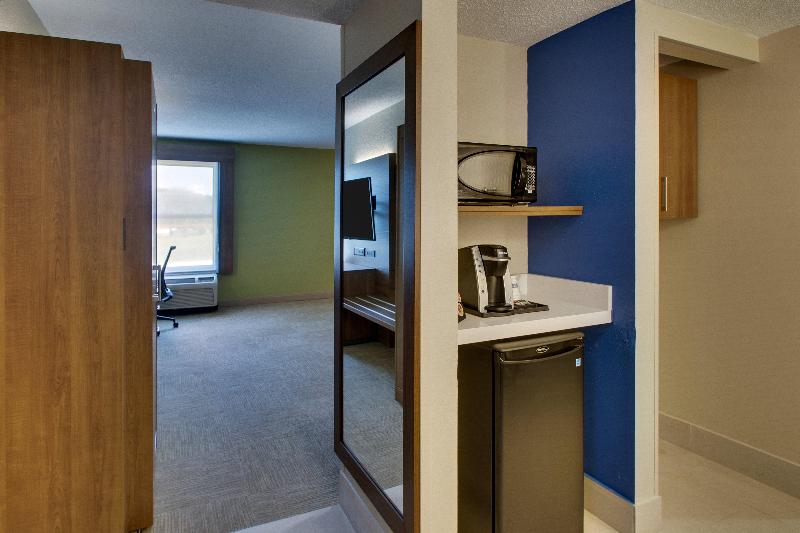 Holiday Inn Express Horse Cave image