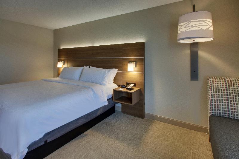 Holiday Inn Express Horse Cave image