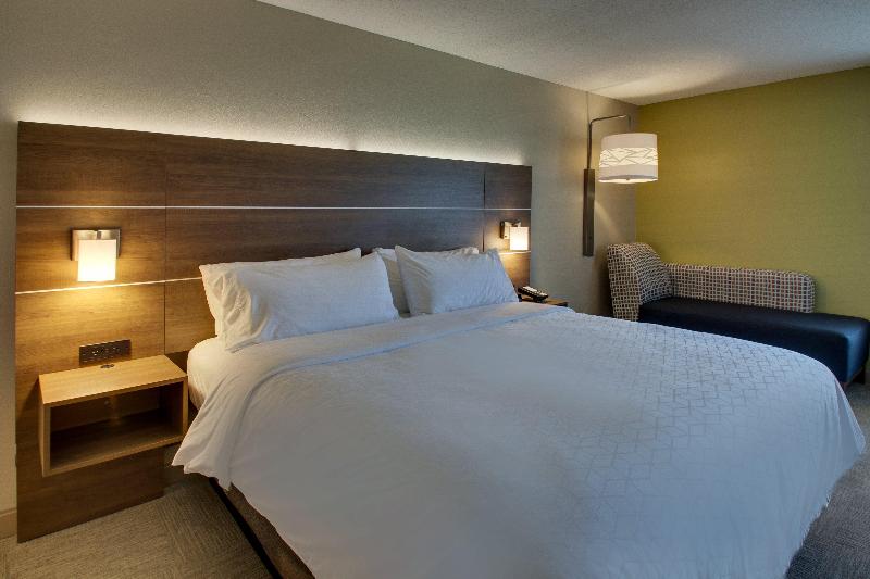 Holiday Inn Express Horse Cave image