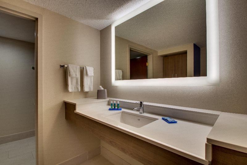 Holiday Inn Express Horse Cave image