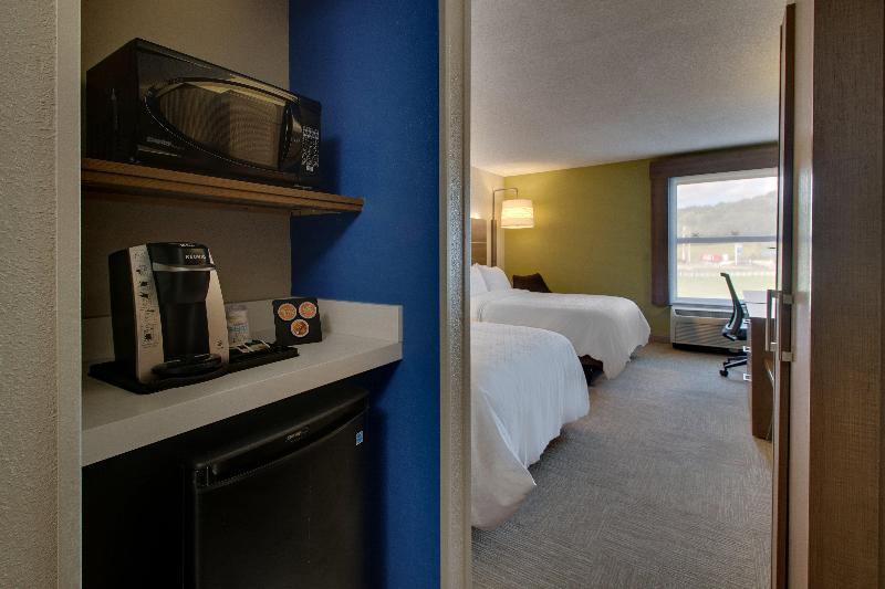 Holiday Inn Express Horse Cave image